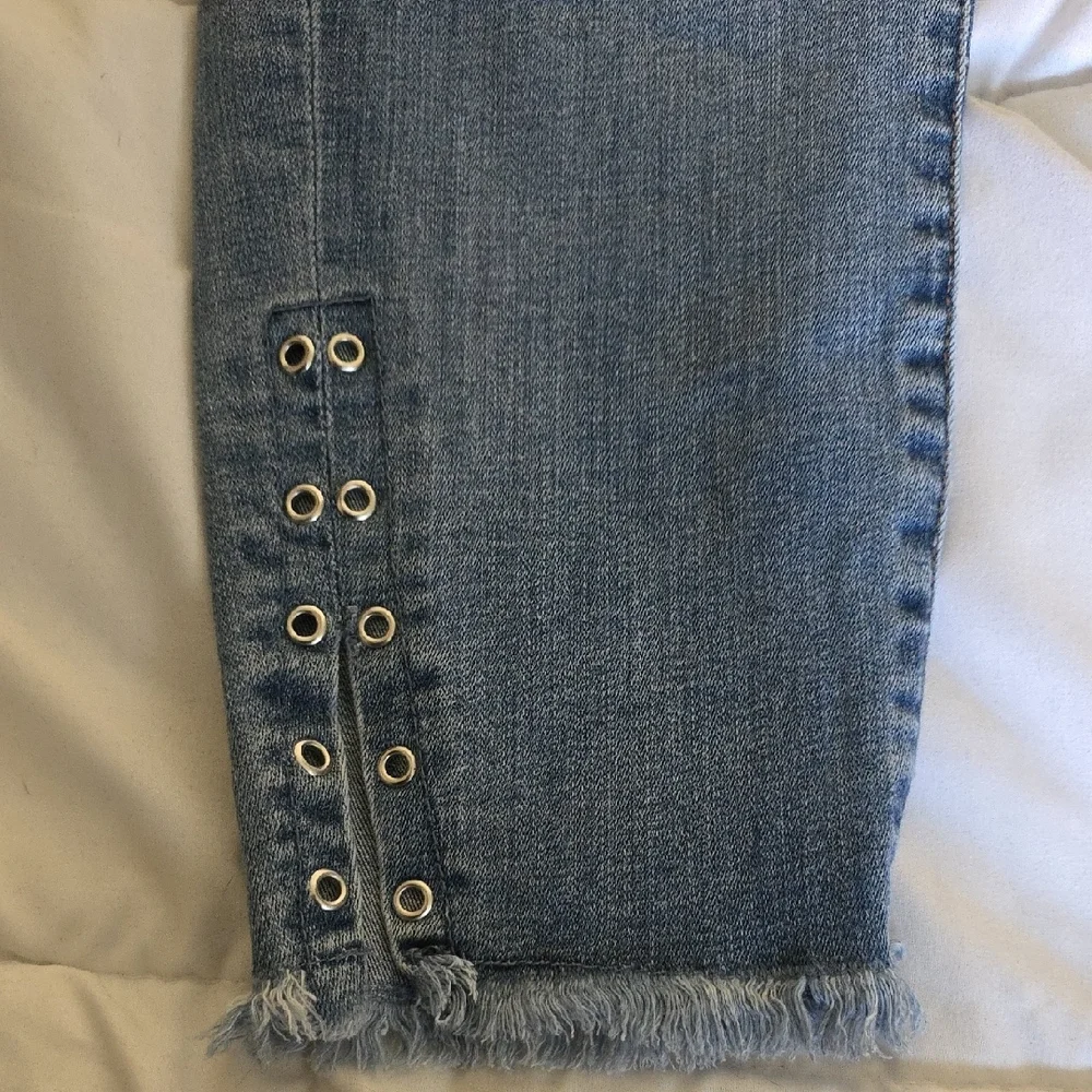 Rebel Wilson Angels "The Dazzler" Ankle Cropped Jeans with Frayed Hem Size 16W - Picture 3 of 10